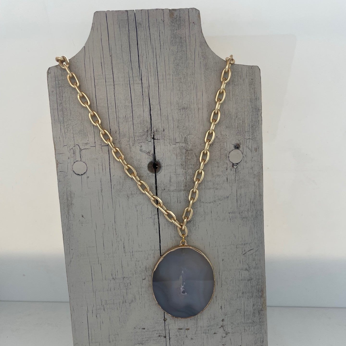 agate large stone with gold on a gold chain necklace