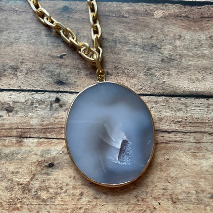 agate large stone with gold on a gold chain necklace